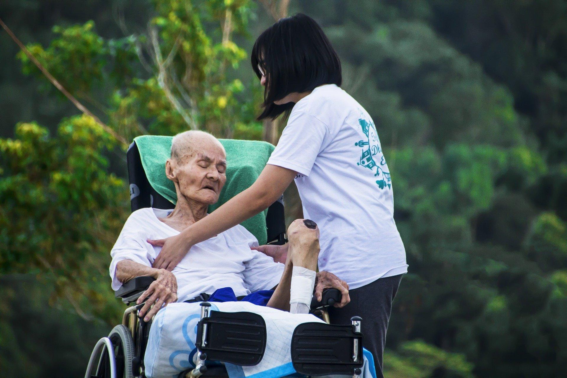  رعاية كبار السن طرق الرعاية المثالية لكبار السن